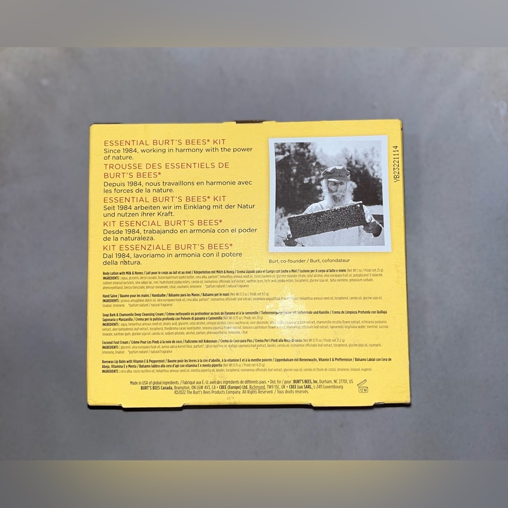 Essential Burt’s Bees kit - Picture 2 of 4